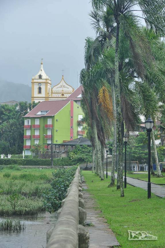 A orla de Antonina, cidade histórica no litoral do Paraná